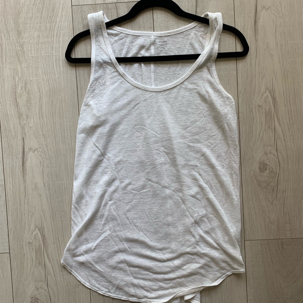 Relaxed old navy white tank